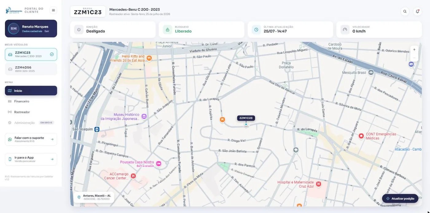 Portal do cliente RVS na aba Início, com o mapa, o veículo selecionado e os indicadores de ignição, bloqueio e velocidade